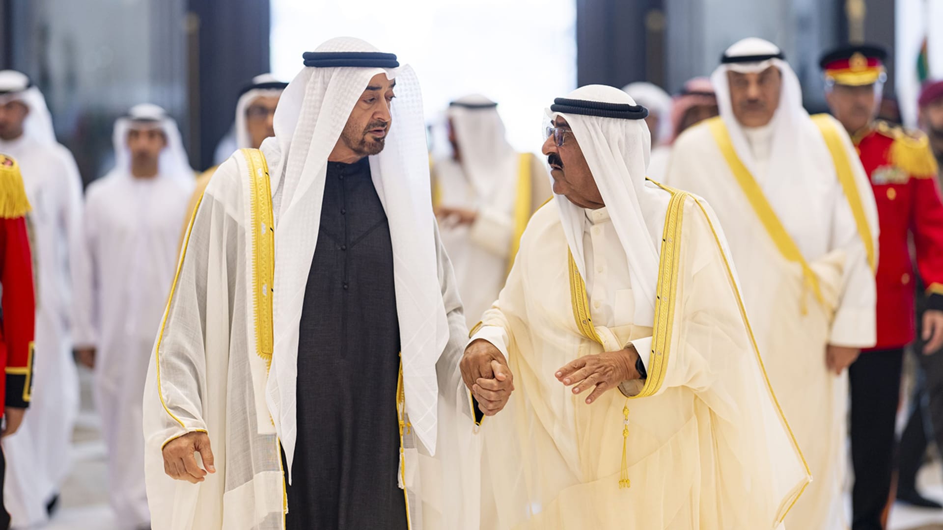 "الصدق والإخلاص والثقة".. محمد بن زايد يهنئ الكويت ويشيد بـ"العلاقات الراسخة"