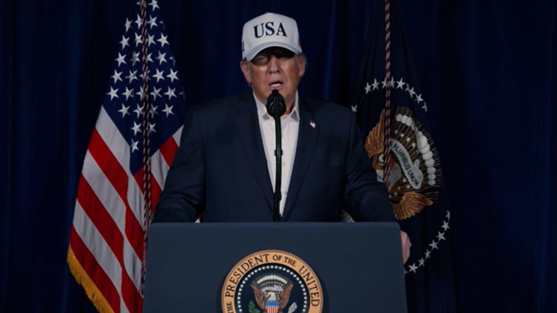 أول تعليق لترامب على الضربات بإيران