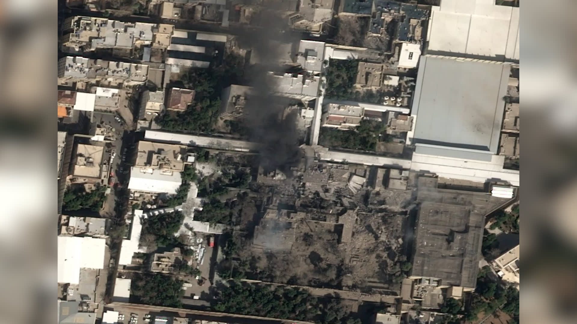 أمريكا تشنّ غارات على مقر خامنئي ومواقع قيادات إيرانية رفيعة المستوى