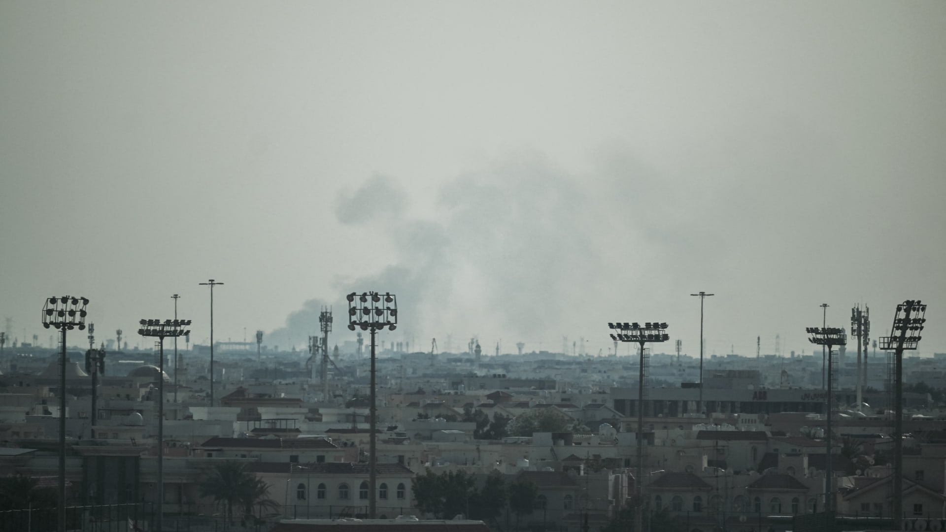 "نستهدف أرضا أمريكية".. لاريجاني يتحدث عن هجمات إيران على القواعد العسكرية بدول الخليج