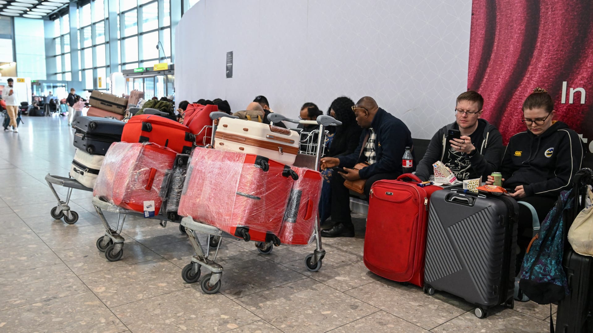 مطارات مغلقة وأجواء خالية..هذا ما يجب على المسافرين معرفته في ظل الاضطرابات بالشرق الأوسط