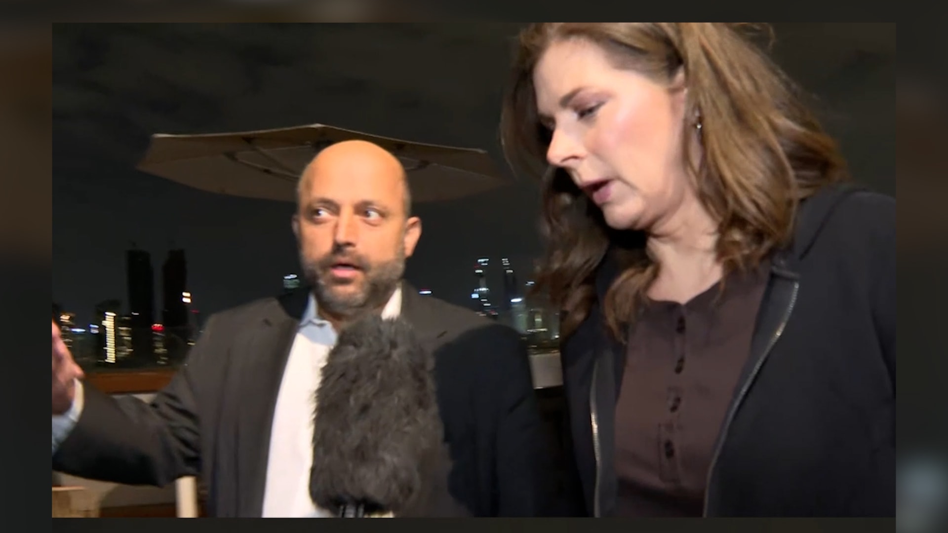 شاهد.. مسؤول إسرائيلي سابق يقول إن بلاده تحرز تقدماً بينما صافرات الإنذار تدوّي