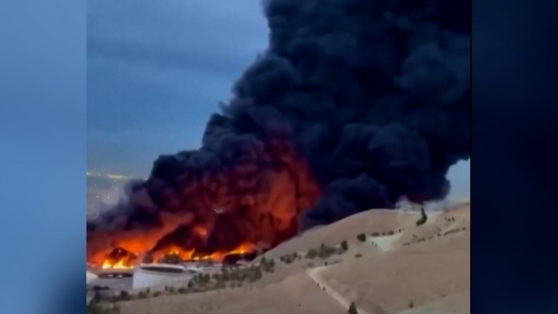 كاميرا شاهد عيان ترصد حريقًا ضخمًا في مستودع نفط شهران بطهران