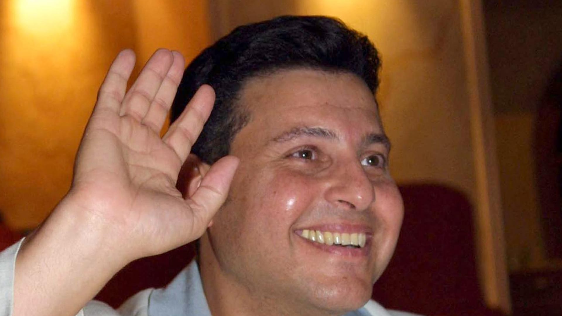 وزير الصحة المصري يزور الفنان هاني شاكر.. إليكم تطورات حالته