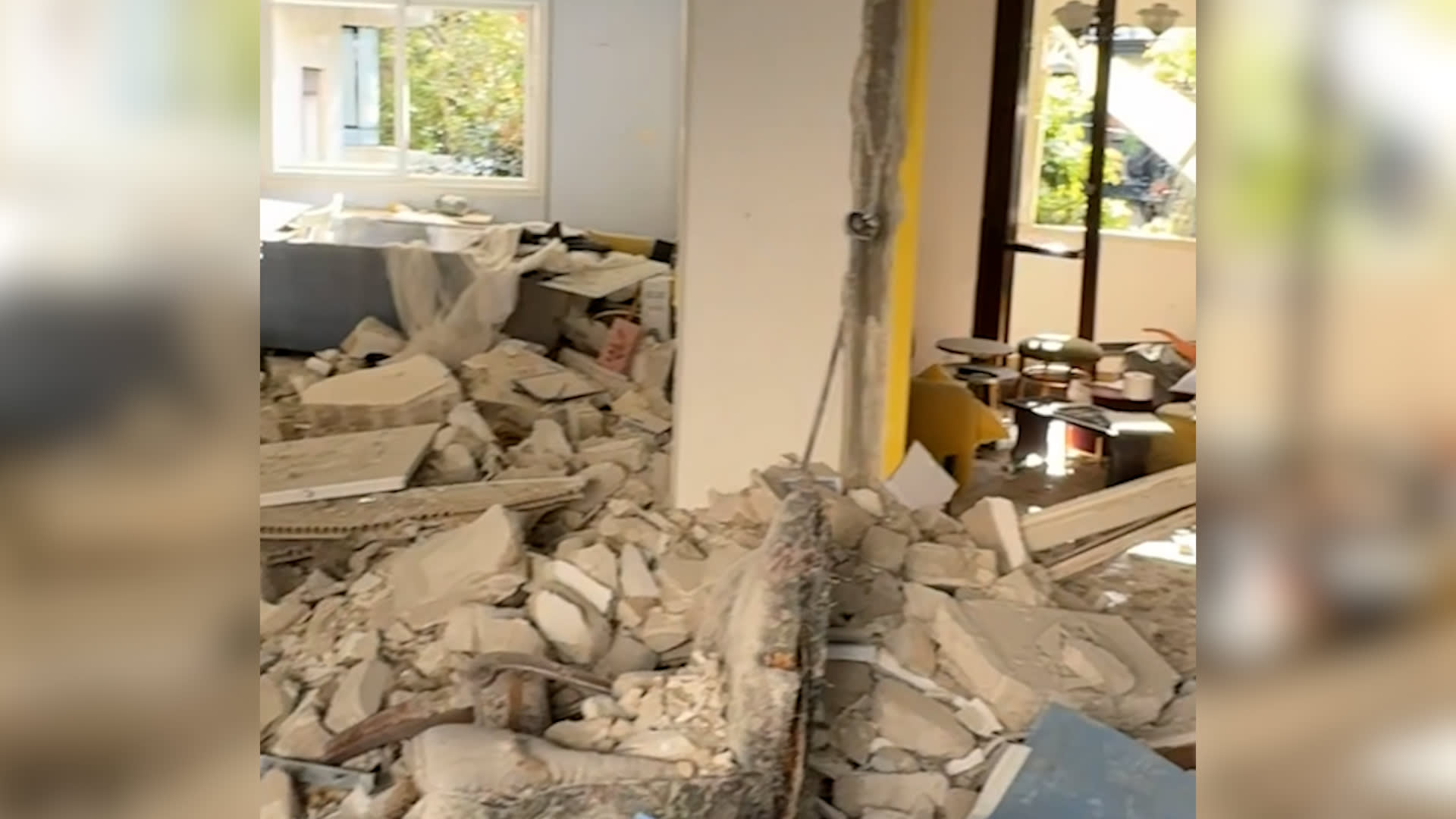 منزل في تل أبيب يُدمّر جراء قصف صاروخي إيراني.. ومراسل CNN يوثق المشهد