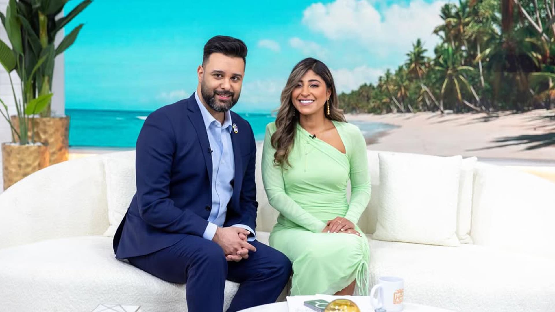 "قطعة من قلبي" شجون الهاجري تهنئ فهد العليوة بعيد ميلاده