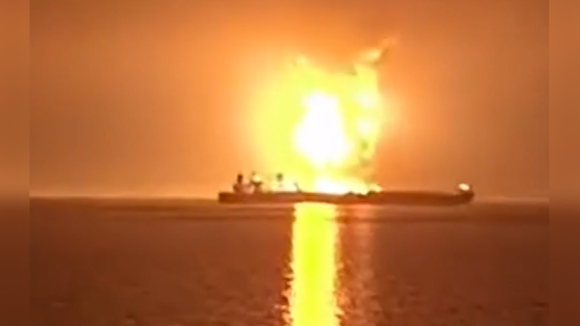 شاهد.. كيف حوّلت إيران مضيق هرمز إلى ساحة حرب؟