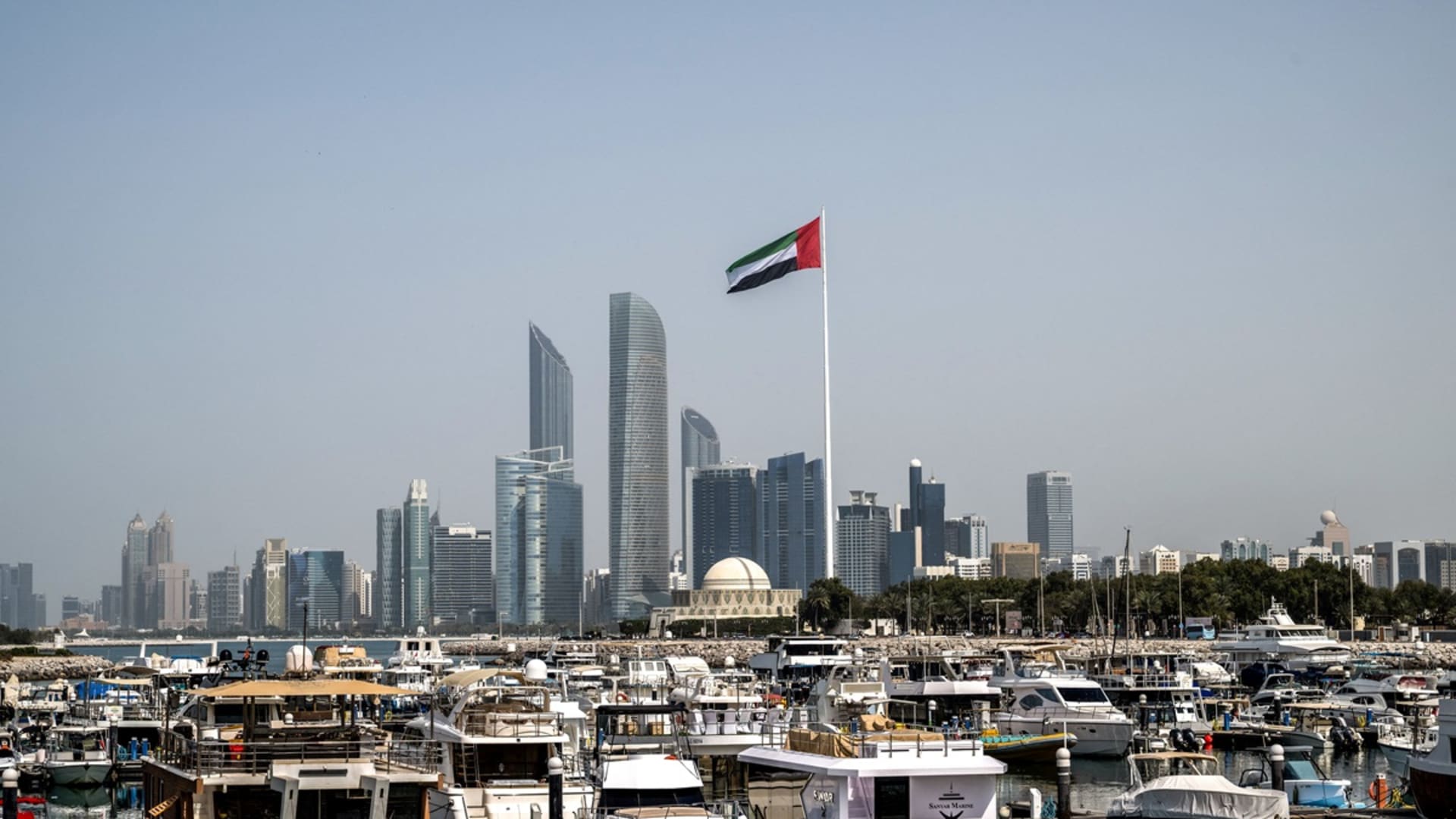 الإمارات: إحالة 25 شخصًا من جنسيات مختلفة إلى محاكمة عاجلة بعد "نشر محتوى مٌضلل"