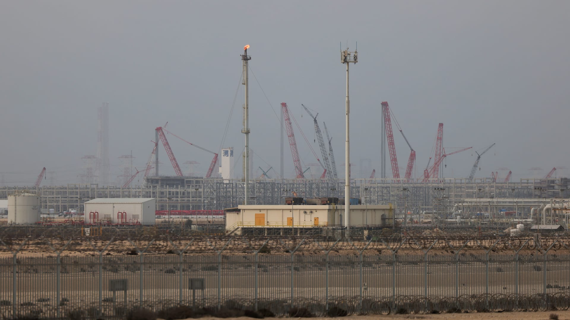 هجمات إيران على دول الخليج صباح الخميس منها مهاجمة أكبر حقل غاز مسال في قطر