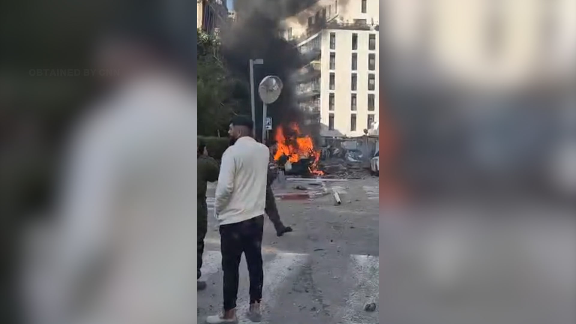 نيران مشتعلة وحطام متناثر.. صواريخ إيرانية تُلحق أضرارًا بسيارات ومبانٍ في تل أبيب