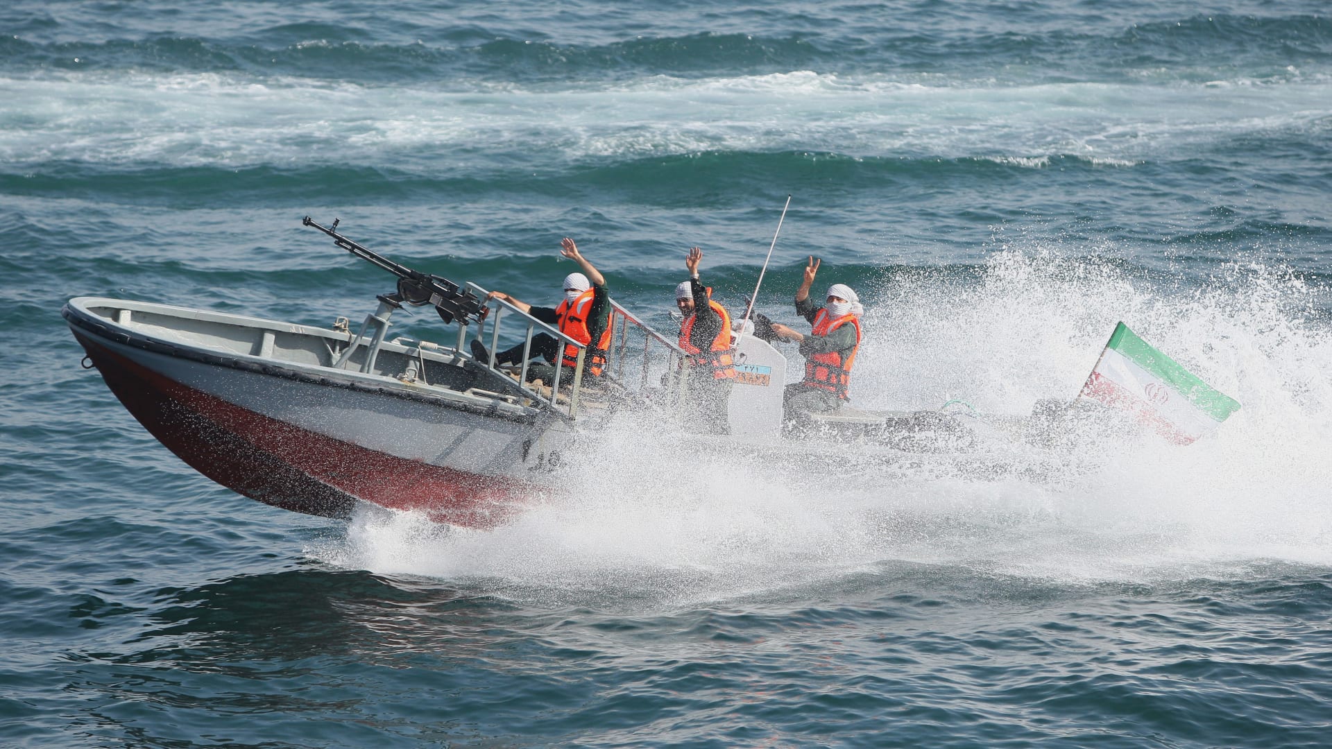 مصدران إسرائيليان: مقتل قائد قوات البحرية في الحرس الثوري الإيراني