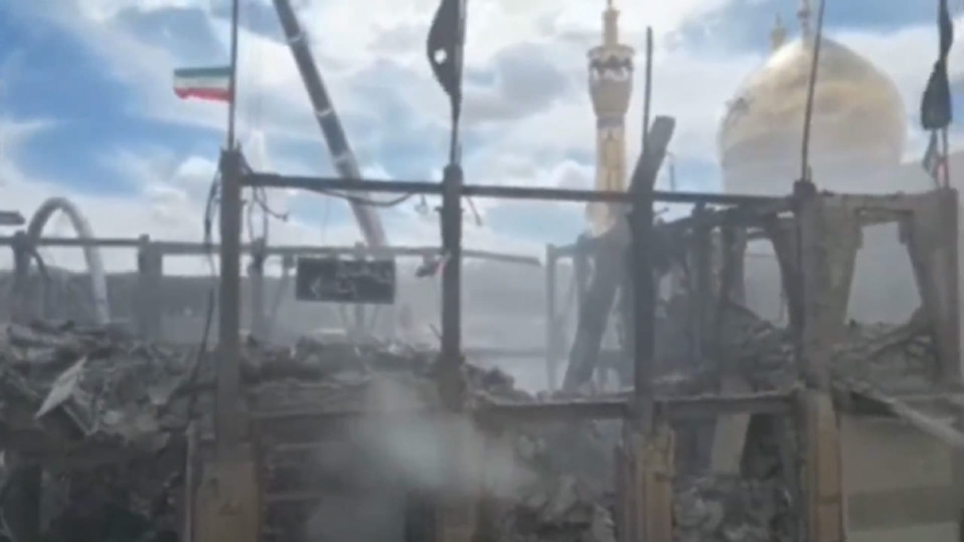 لقطة لأضرار جامع الحسينية بإيران بعد هجوم وفقا لوكالة مهر