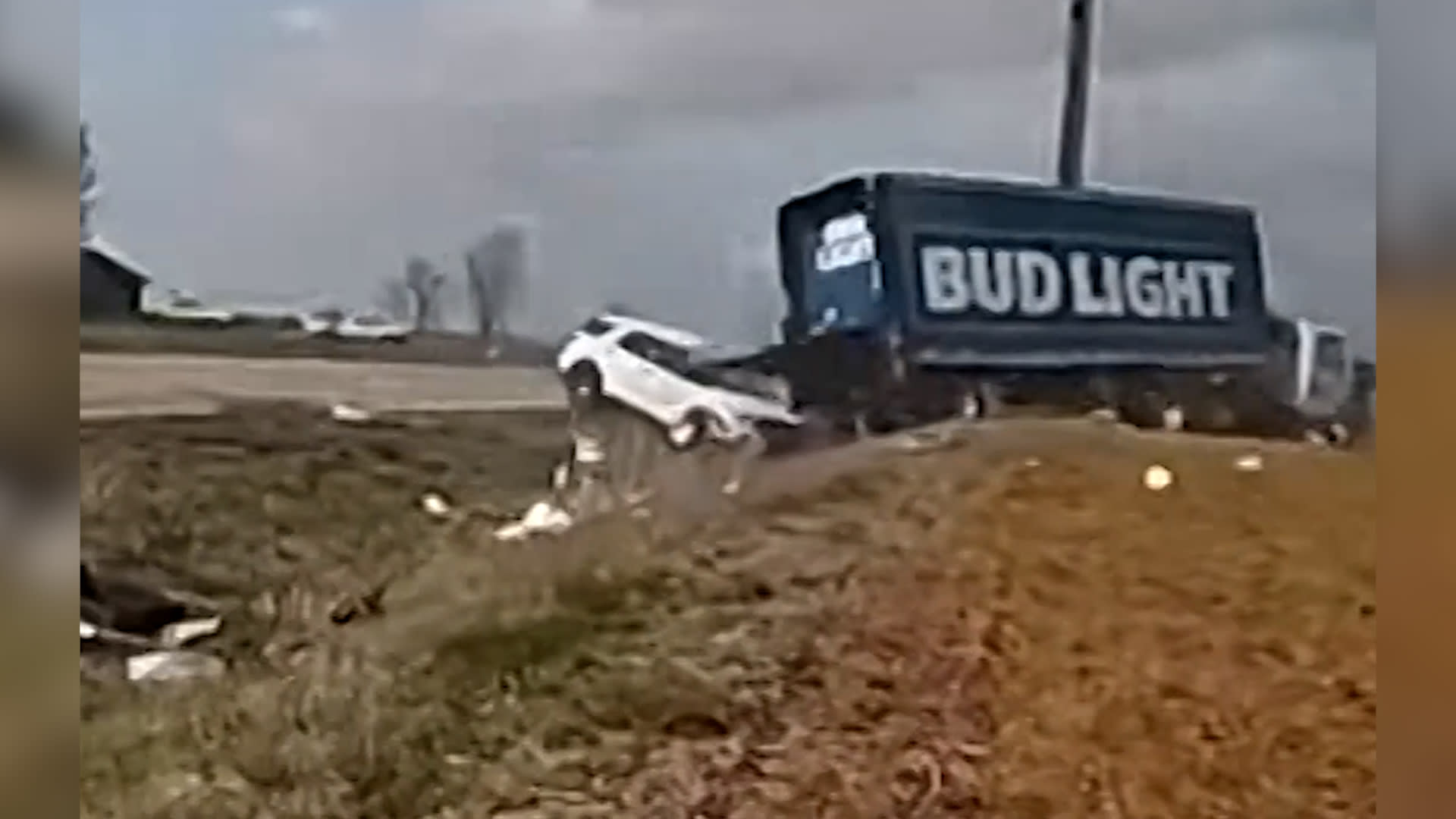 محتجز على ذمة كفالة قدرها 10 ملايين دولار.. هذا ما فعله رجل بشاحنة بيرة مسروقة