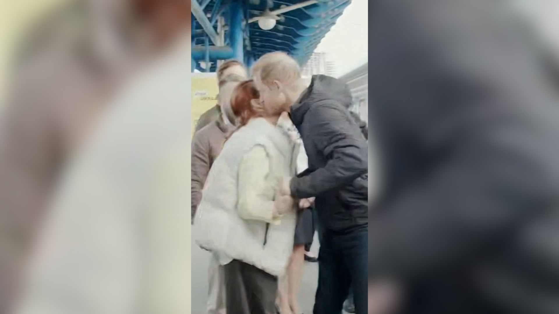 شاهد.. الأمير هاري يقوم بزيارة غير معلنة إلى أوكرانيا