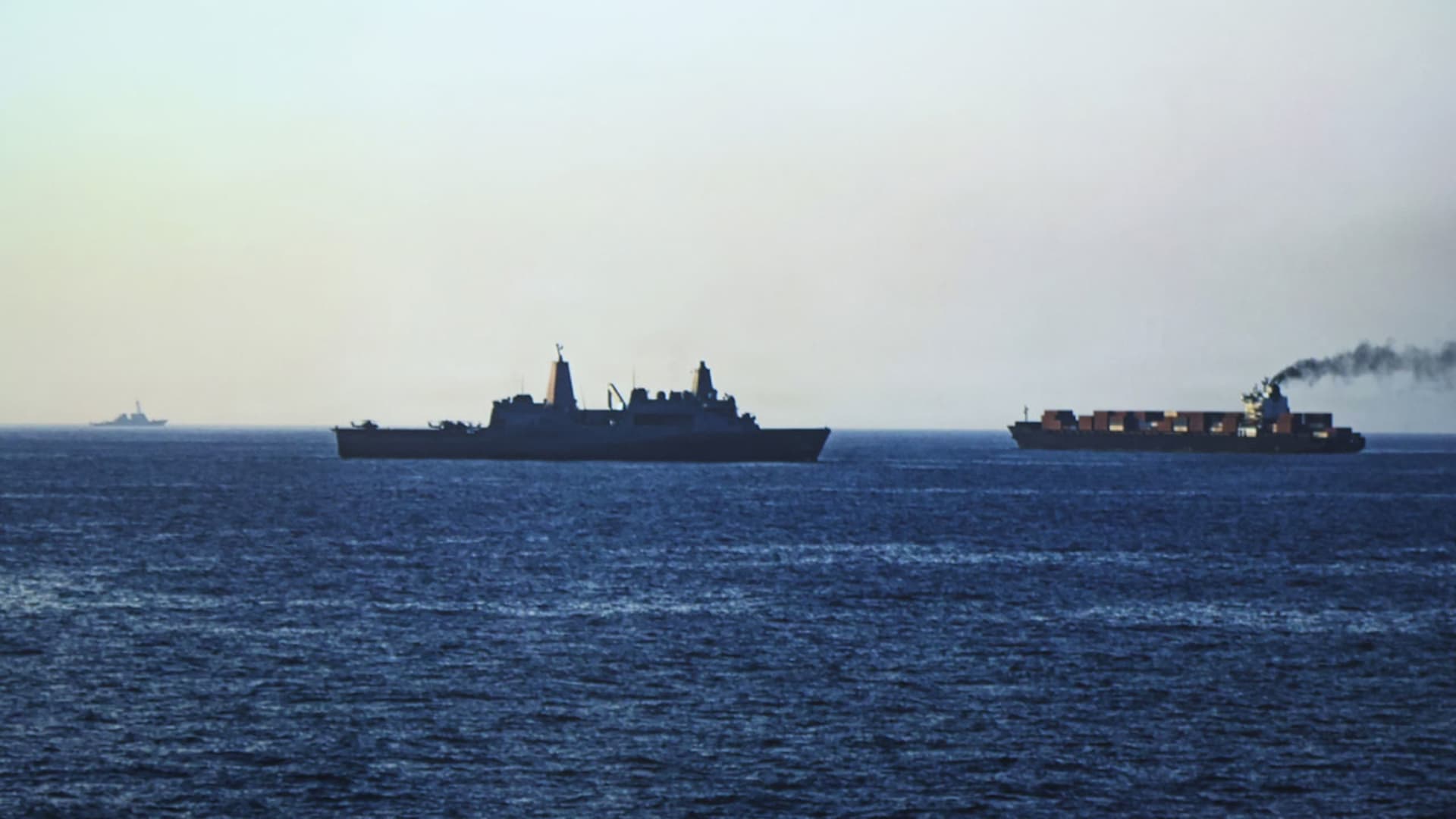 مشرّع إيراني يستشهد بأمر من المرشد الأعلى: هرمز لن يعود كالسابق