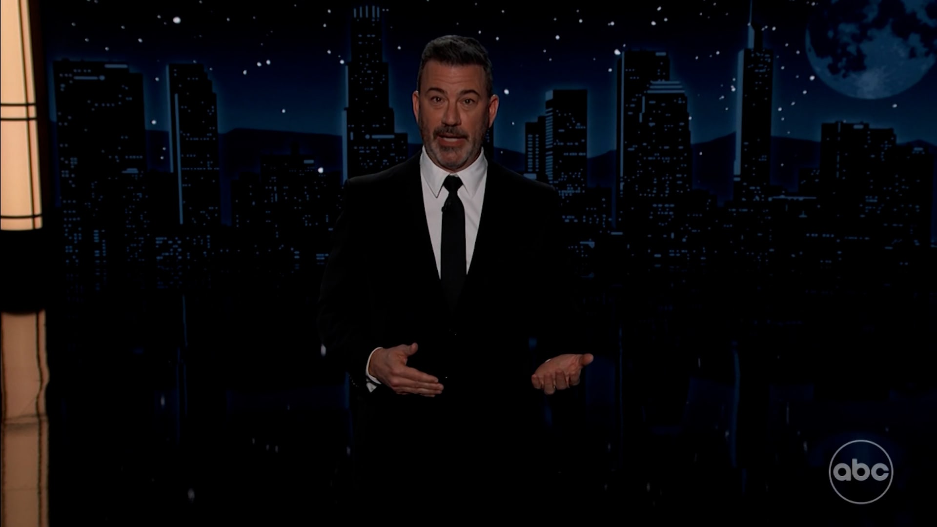 ما الذي قاله مذيع ABC كيميل عن ميلانيا ولماذا يريد ترامب فصله؟