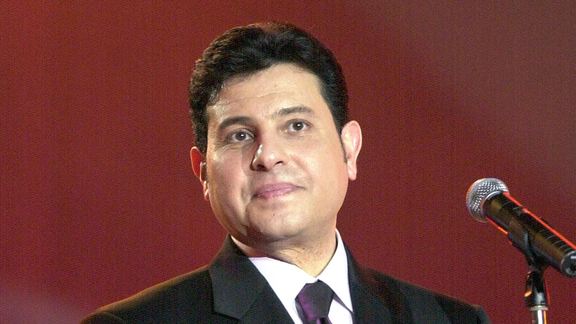 نادية مصطفى تقدم التماسا لإقامة جنازة رسمية للفنان هاني شاكر