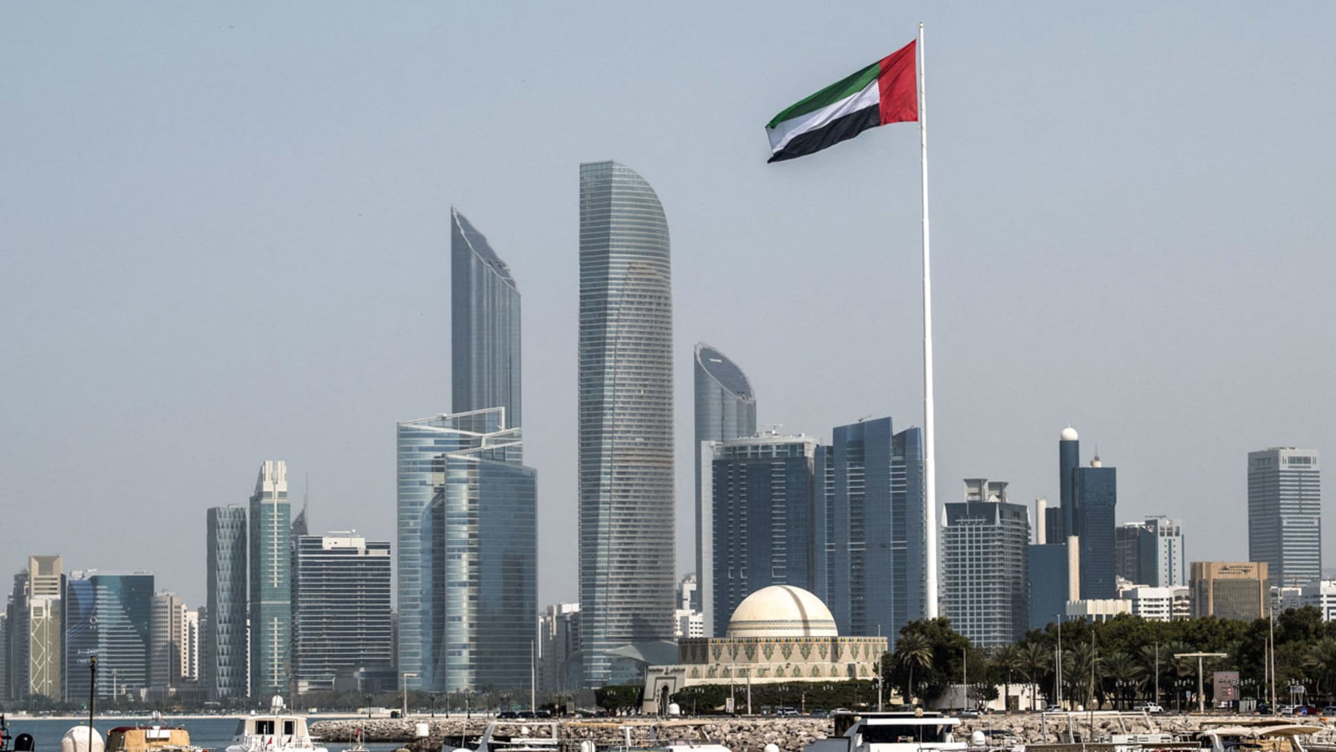 سبب ضربات إيران للإمارات و"أساليب قذرة".. ابنة صدام حسين تعلق
