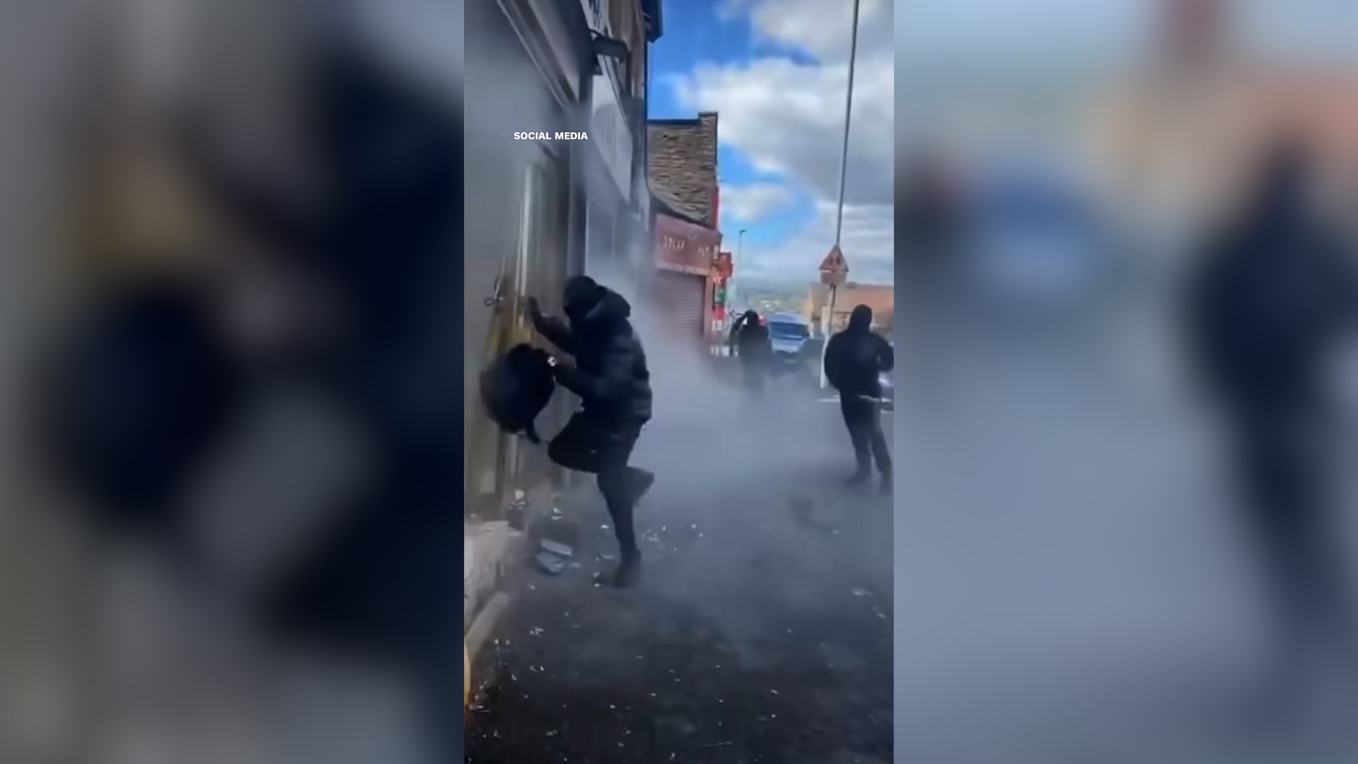 محاولة سطو غريبة.. اقتحام متجر مجوهرات دون سرقة شيء