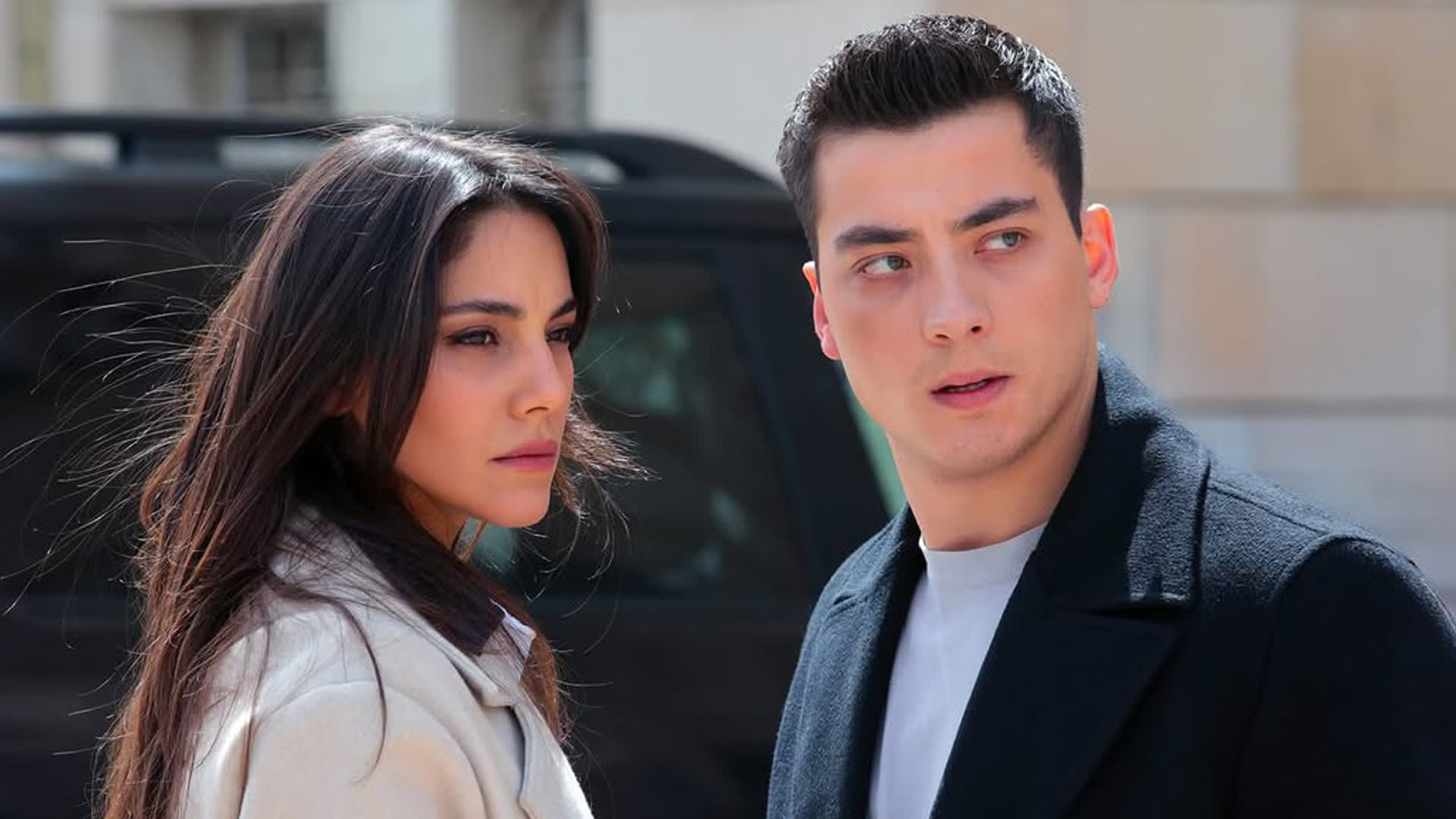 "كايا" و"زيرين" نجما مسلسل "المدينة البعيدة" يعيشان قصة حب