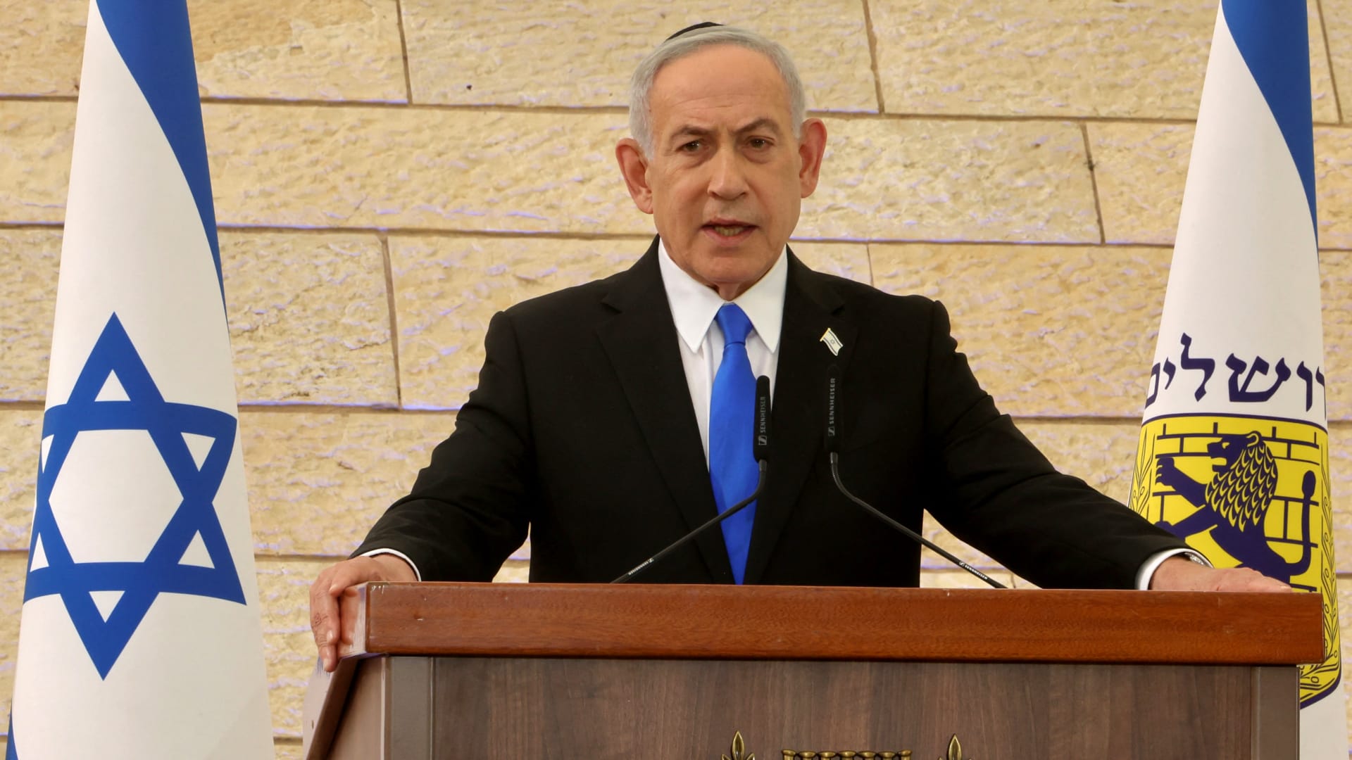 Netanyahu directs Israeli troops against Beirut suburb