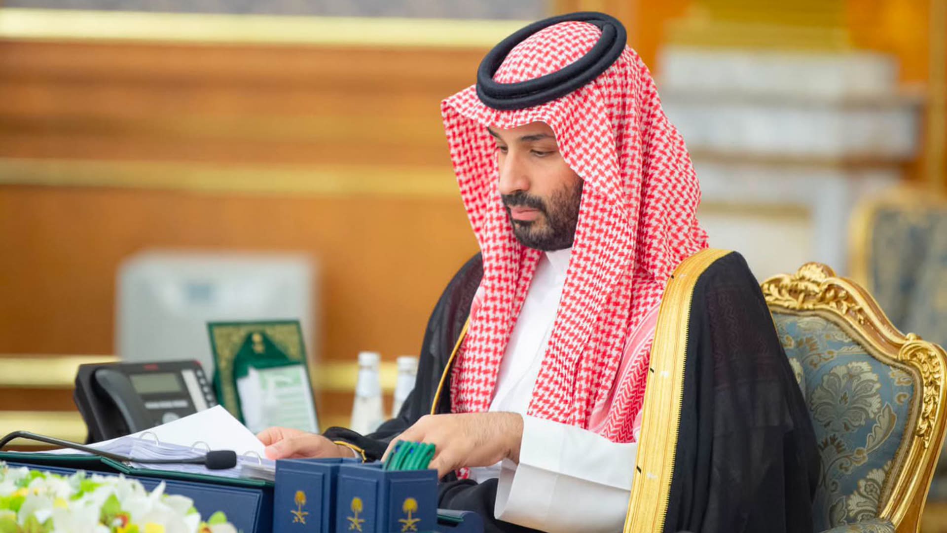 كشف أجواء مكالمة مع محمد بن سلمان بتدوينة رئيس وزراء باكستان بعد توقيع الاتفاق الإيراني الأمريكي