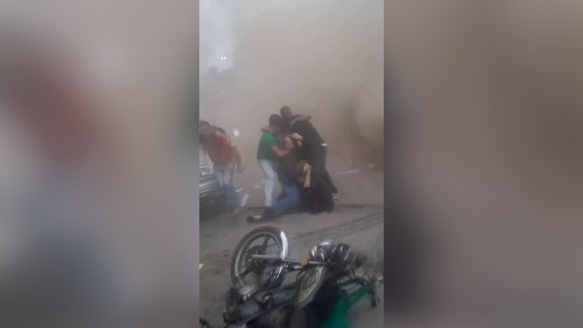 فيديو يوثّق لحظة انهيار مبنى خلال زلزال مدمّر في فنزويلا.. شاهد رد فعل السكان