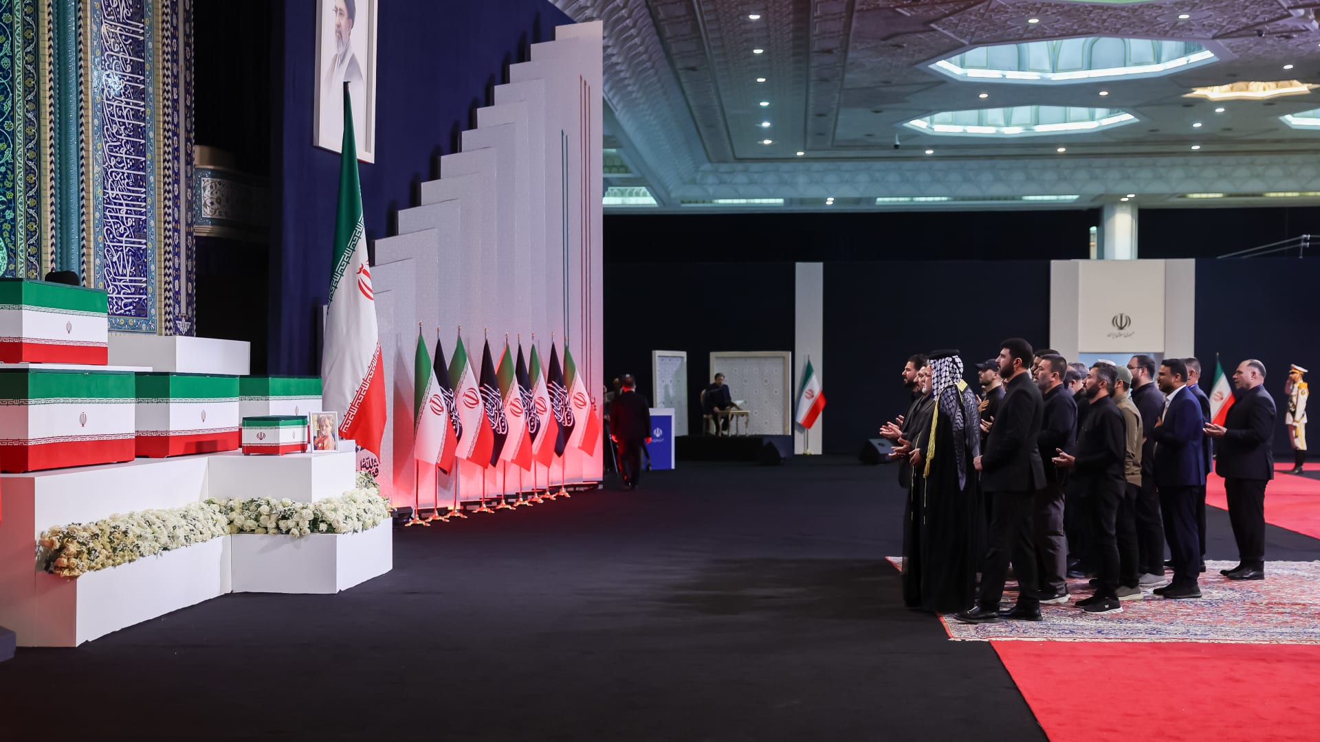 بالأسماء.. وفود من 5 دول عربية تحضر مراسم تشييع علي خامنئي بإيران