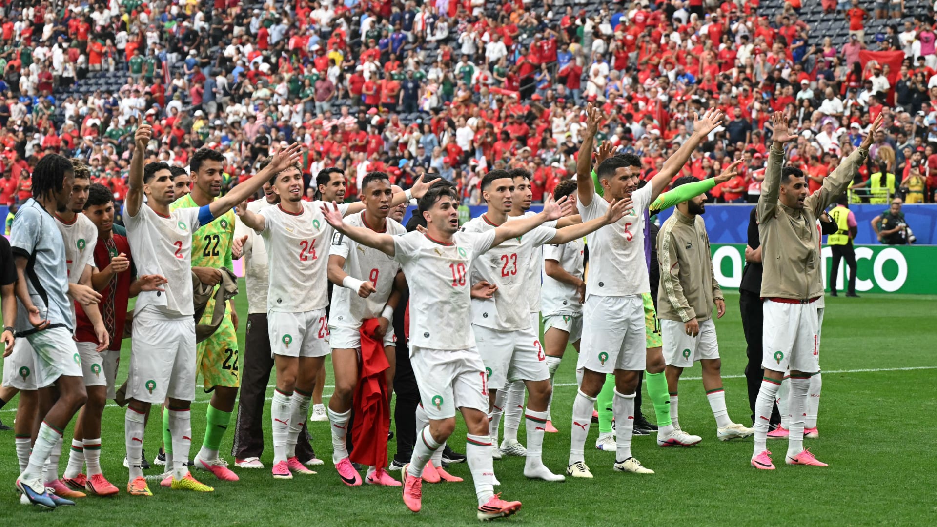 أنور قرقاش يعلّق على فوز منتخب المغرب على كندا