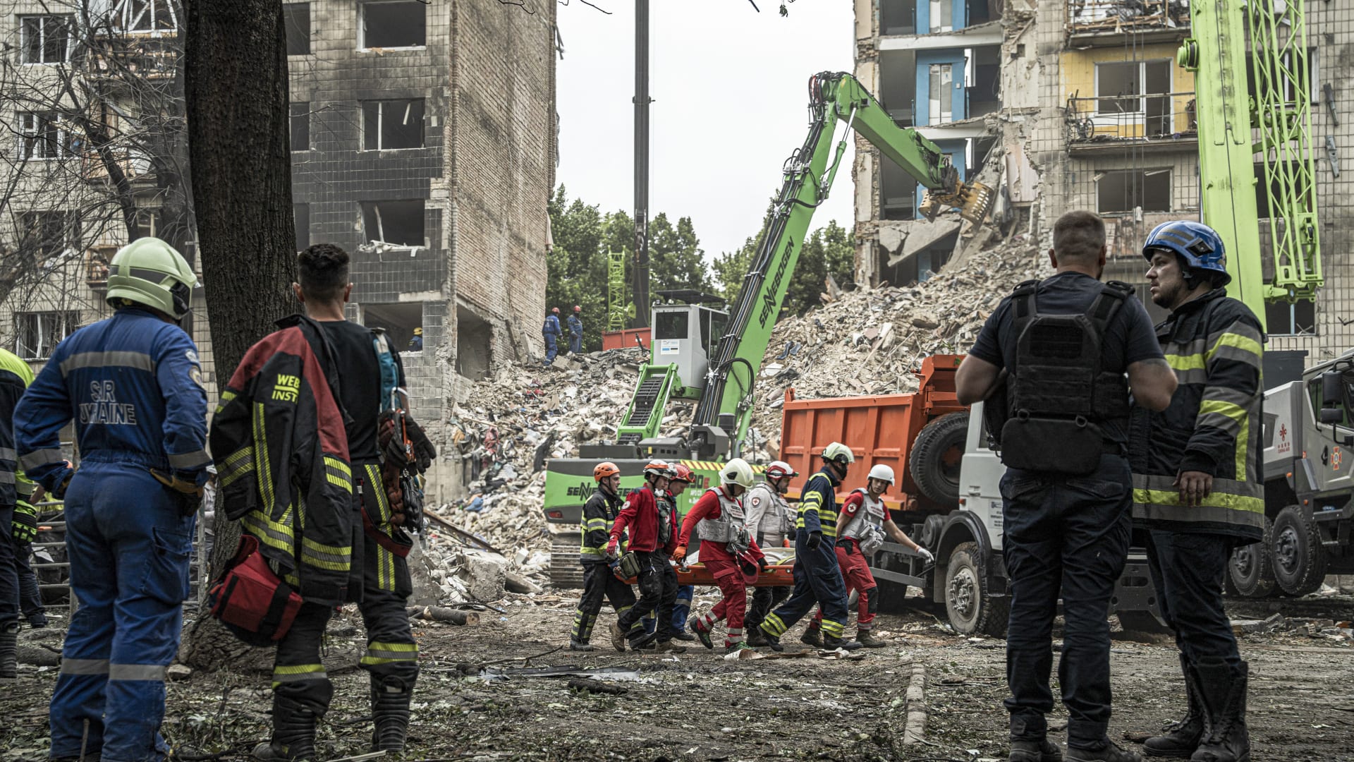 مبانٍ متفحمة.. أوكرانيا تكشف تفاصيل واحدة من أكبر الهجمات الروسية بالصواريخ الباليستية منذ بدء الحرب