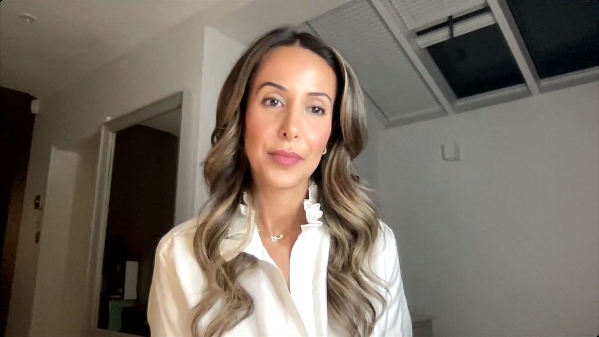 بعد 6 أشهر من القصف الأمريكي.. ماذا شاهدت مراسلة داخل مدرسة ميناب الإيرانية؟