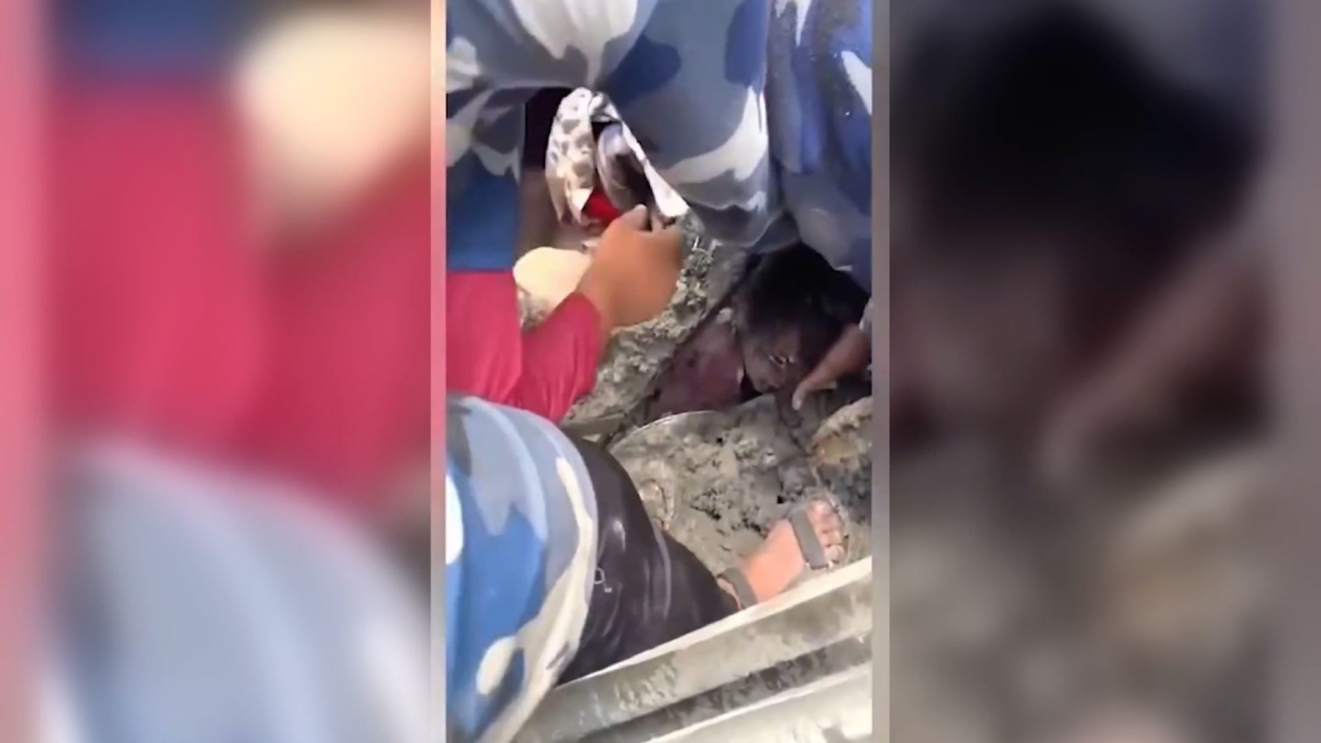 فيديو مؤثر يوثق إنقاذ طفلة تحت أنقاض في نيبال بعد أيام من الفيضانات المميتة