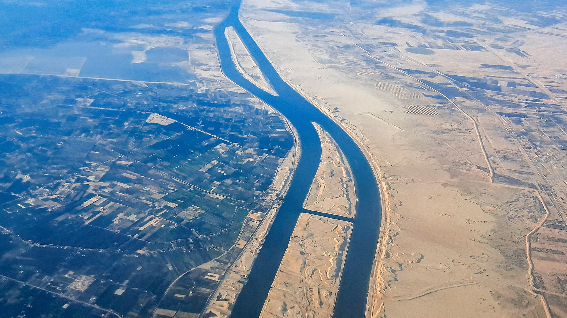 مصر.. صاحب مقترح "مقايضة الديون" يتراجع عن إدراج قناة السويس وعلاء مبارك "ساخرا": عندنا الأهرامات