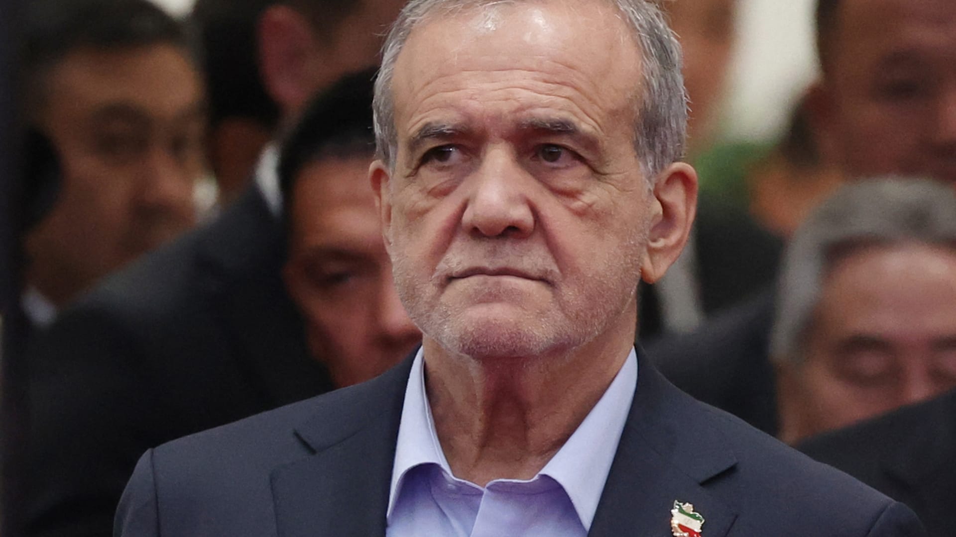 رئيس إيران يعلّق على انفجار ناقلة وقود.. ماذا قال؟