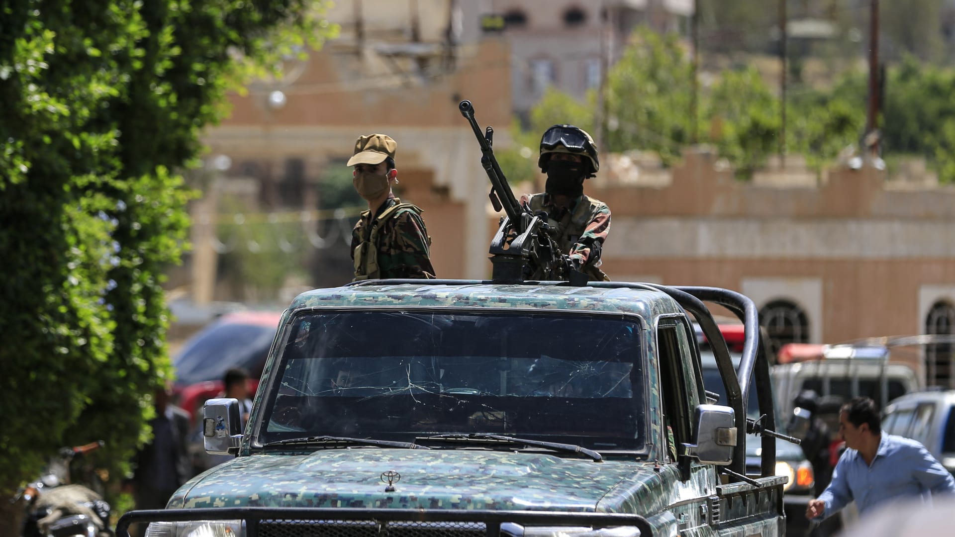 فيديو منسوب لـ"انشقاق" حديث بقوات طارق صالح في اليمن.. ما حقيقته؟