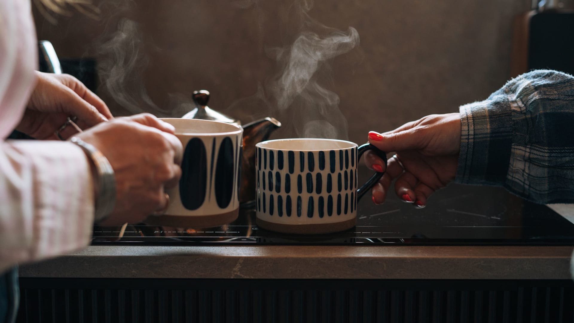 احذر.. حُبّك الشديد للمشروبات الساخنة قد يصيبك بمرض السرطان