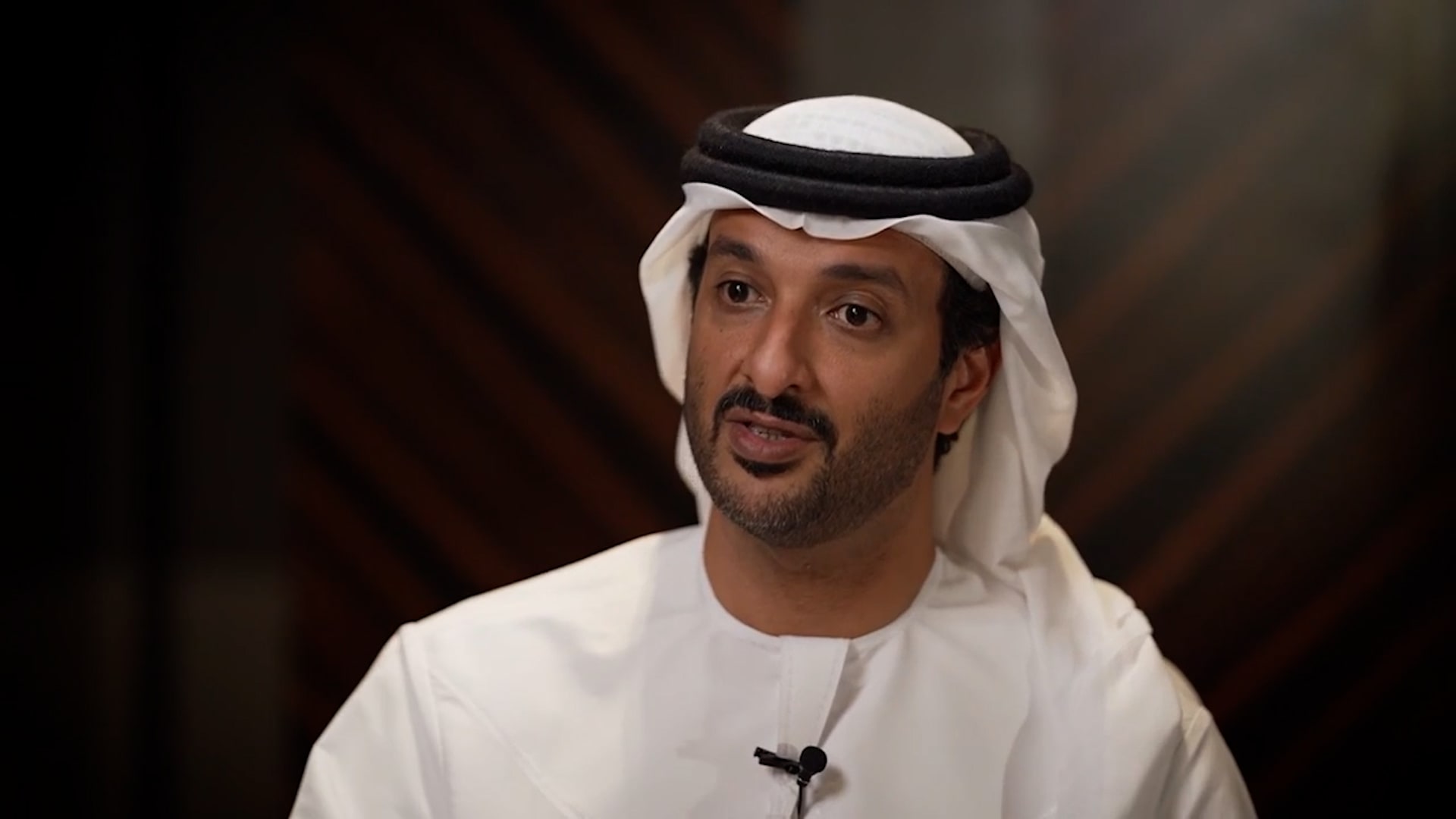 عبدالله بن طوق يبين لـCNN الزخم الحالي ومعدلات النمو المتوقعة بالاقتصاد الإماراتي