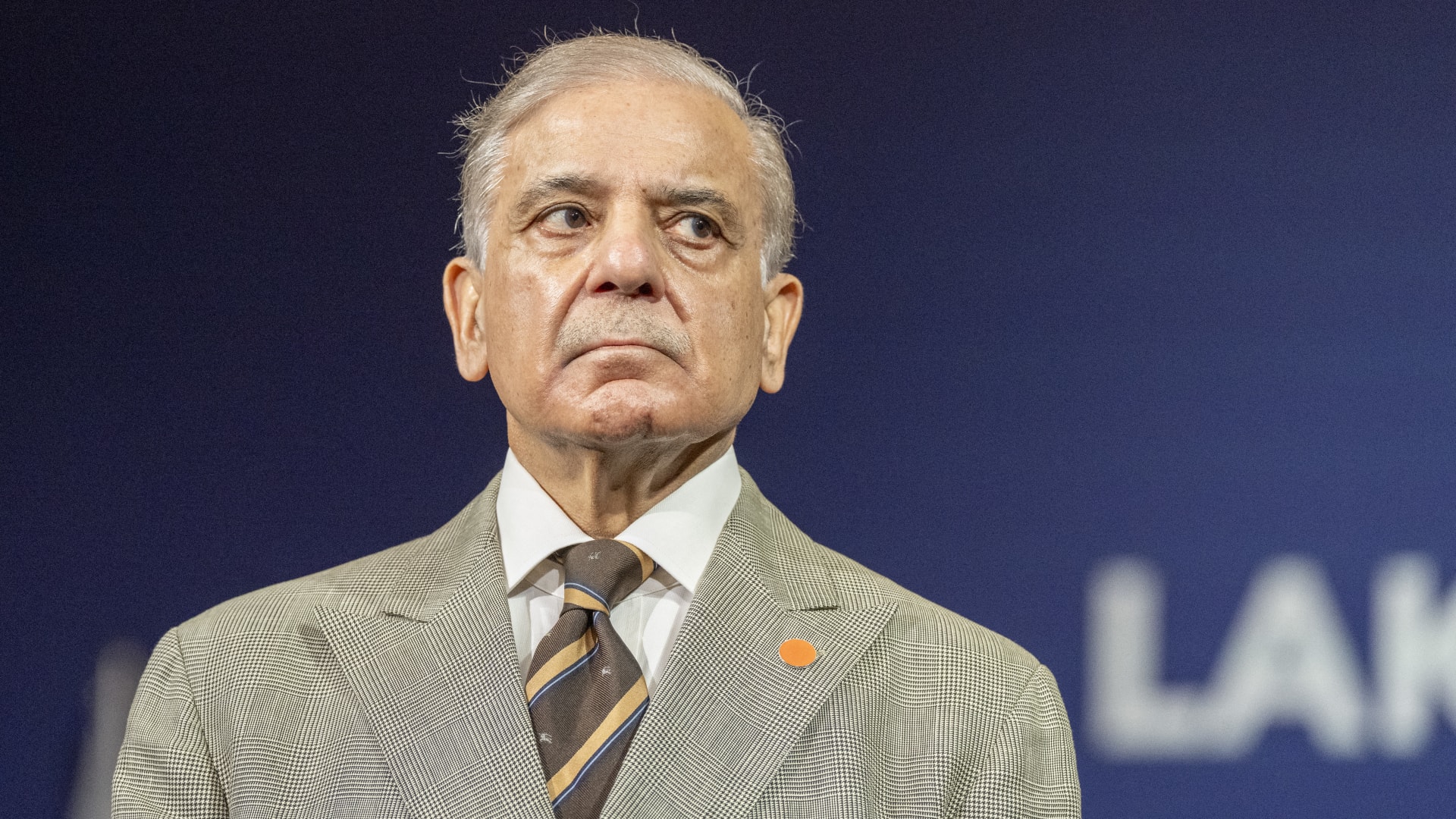 "ملتزمون بأمن المملكة".. رئيس وزراء باكستان يعلق بعد هجوم الحوثيين على مطار الملك خالد بالرياض