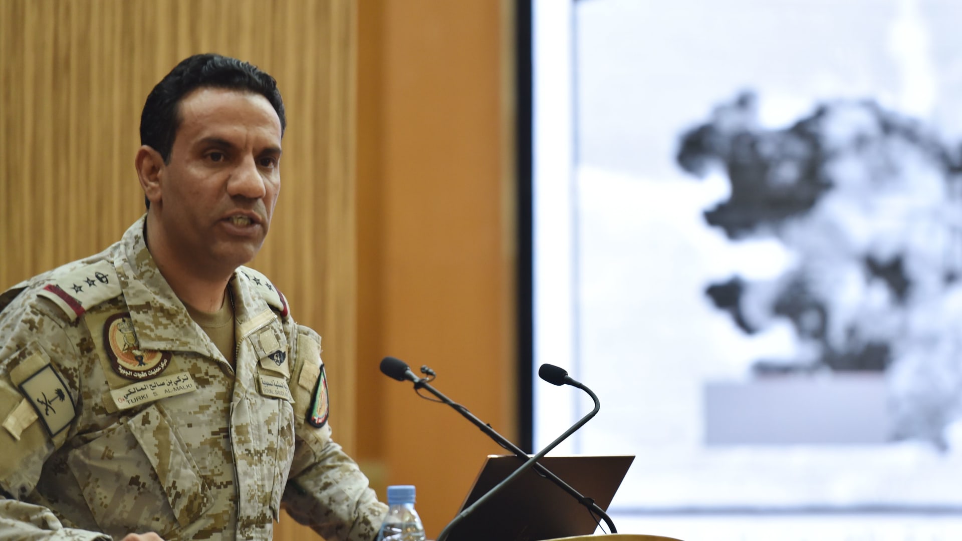 التحالف في اليمن يأمر بإخلاء موقع نفطي في صنعاء.. وتحذير حوثي من "رد قاس"