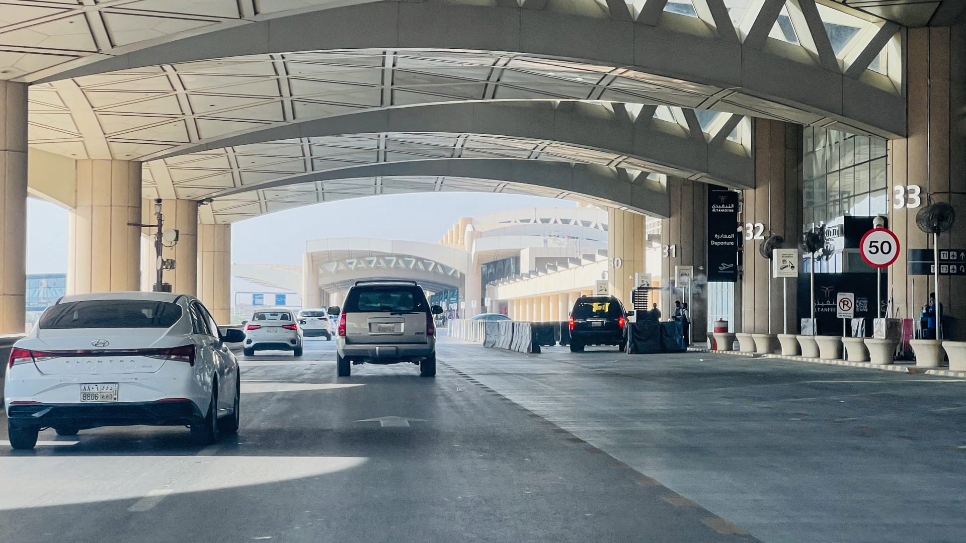 الحوثيون يعلنون مواصلة استهداف المطارات والمنشآت النفطية السعودية في الأيام المقبلة