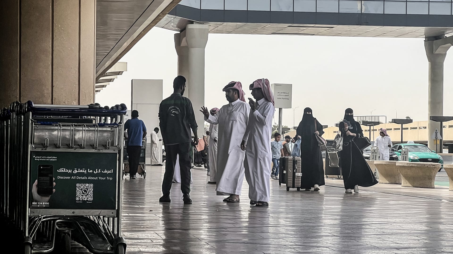 قادة الإمارات يرسلون برقيات تعزية للعاهل السعودي بضحايا مطار الرياض