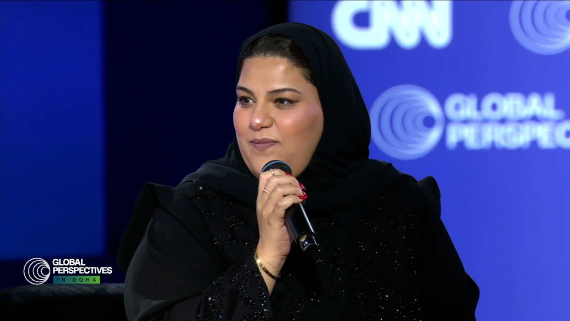 مسؤول قطري يشيد بالفنانة دانة المير ويبين ما يمكن أن تصبح