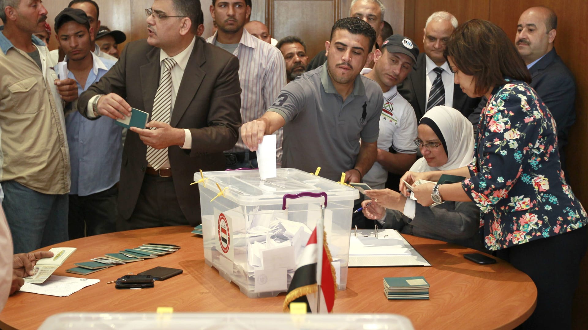 جانب من عمليات التصويت في الأردن.