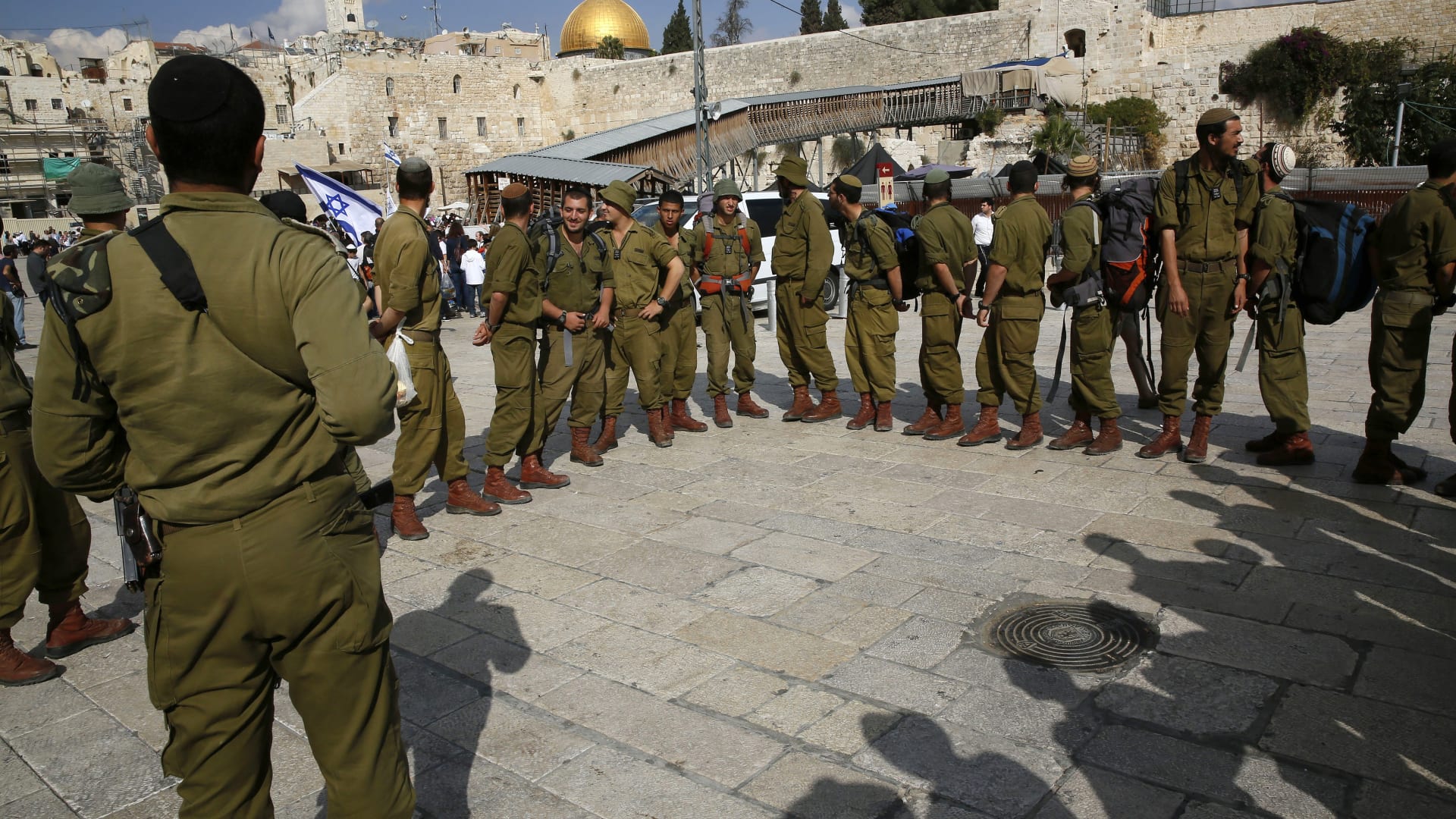 الجيش الإسرائيلي ينتشر قرب الحائط الغربي في المسجد الأقصى  بالقدس.
