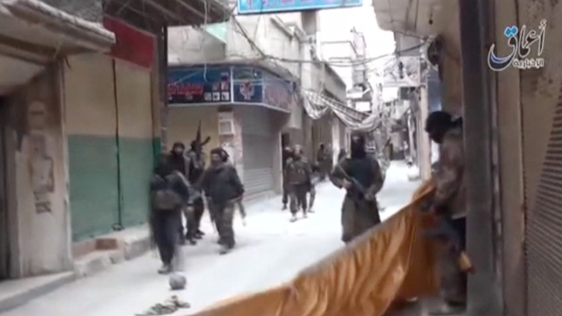 اليرموك.. هكذا يبدو مخيم الموت بين قبضة "داعش" وقصف النظام