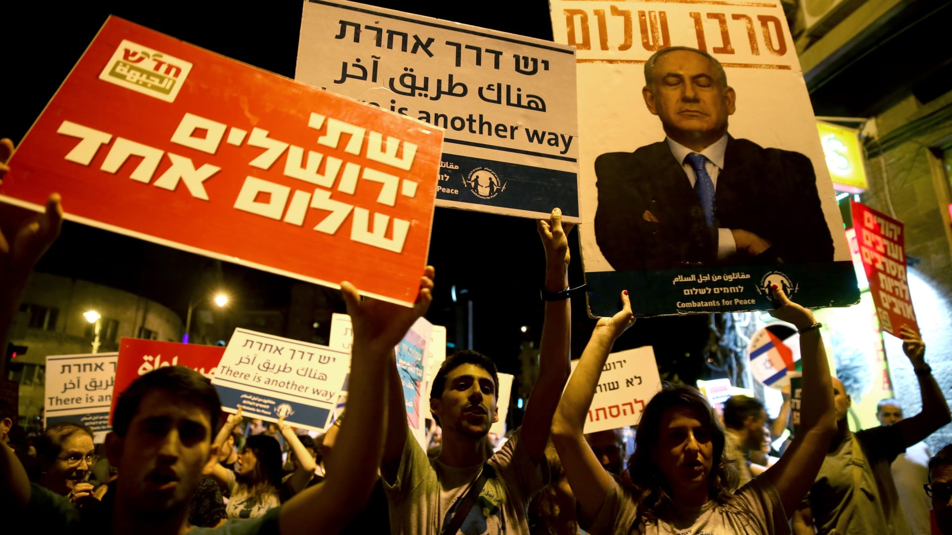 بالصور.. إسرائيليون وفلسطينيون في مسيرة من أجل السلام بالقدس "معاً ضد العنصرية"