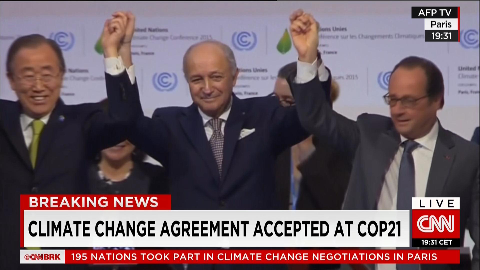 مندوبو 196 دولة يُصادقون على اتفاق عالمي جديد للحد من الاحتباس الحراري في قمة المناخ بباريس 