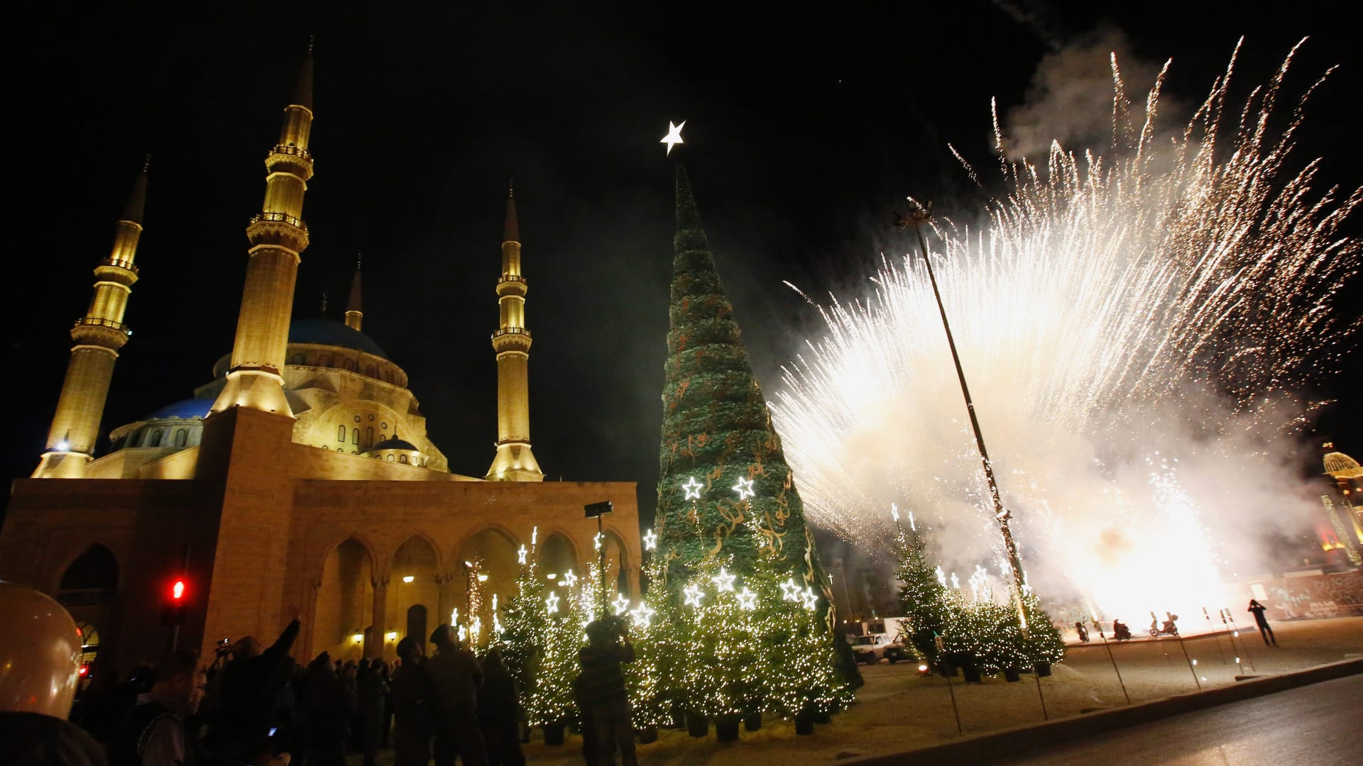 رغم كل المصاعب.. المدن العربية تتزين احتفالاً بعيد الميلاد 