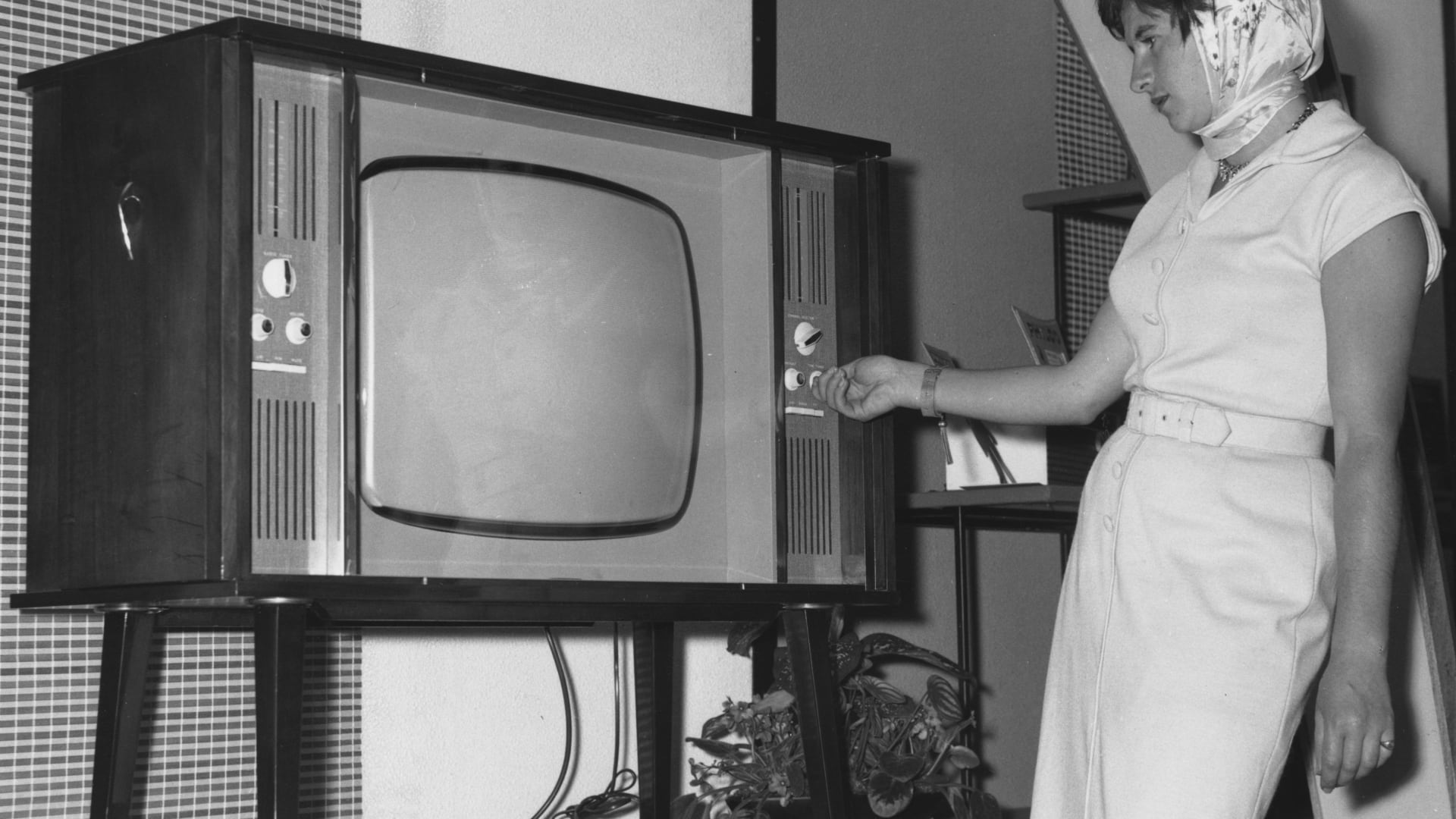 في عيده التسعين.. 7 حقائق قد لا تعرفها عن جهاز التلفاز 