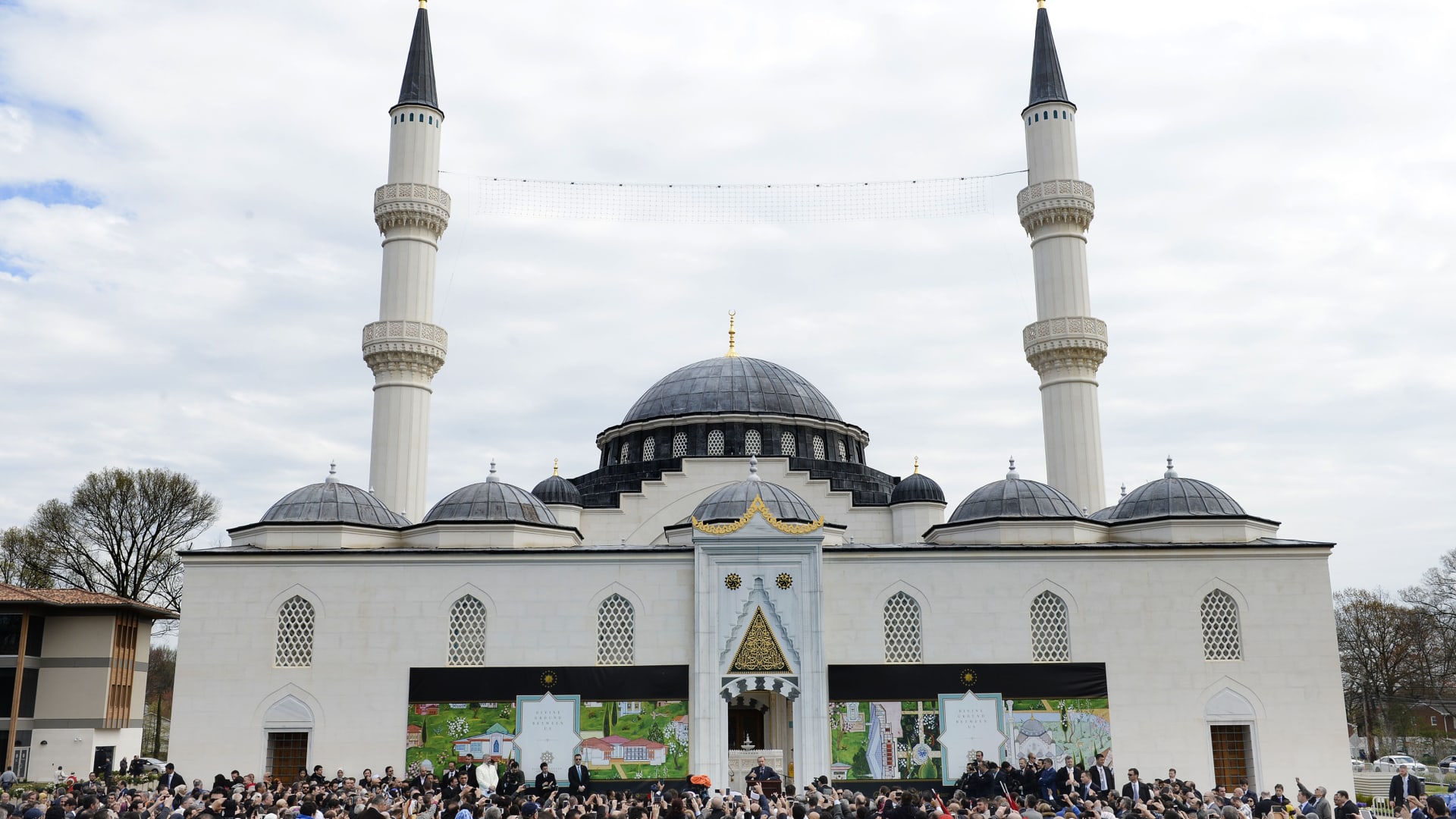 بالصور: لمحات من الإمبراطورية العثمانية قرب واشنطن.. أردوغان يفتتح مسجدا في ولاية ماريلاند الأمريكية